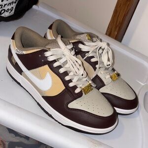 2022
Wmns Dunk Low'Light Orewood
Brown' (No Box, Just Shoes)